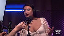 Podcast – Victoria Dias entrevista Agatha Ludovino em um Proibidão com brinquedos enormes para ela escolher